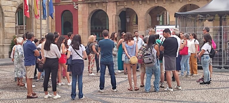 El mejor Free Tour de Gijón | Visita guiada con guía oficial